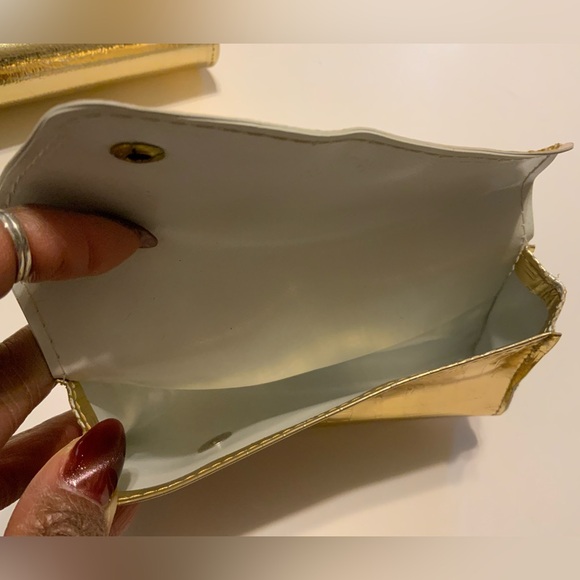 Vintage Gold Metallic Snap Closure Hideaway Handle Envelope Clutch - Picture 14 of 15